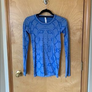 Lululemon long sleeve sweat wicking shirt